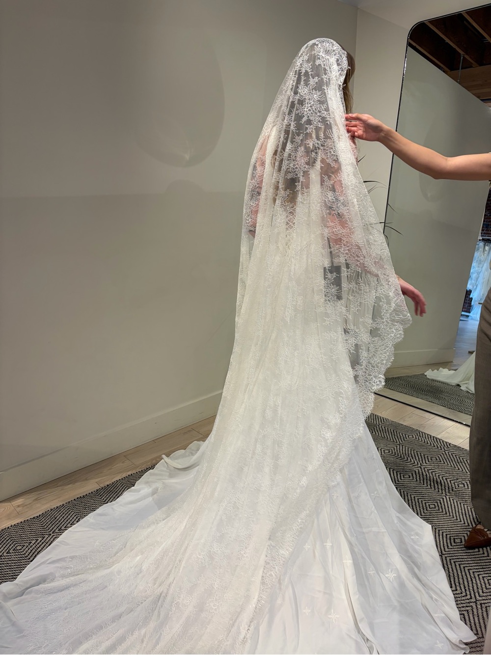Mantilla veil - ivory - cathedral length never worn